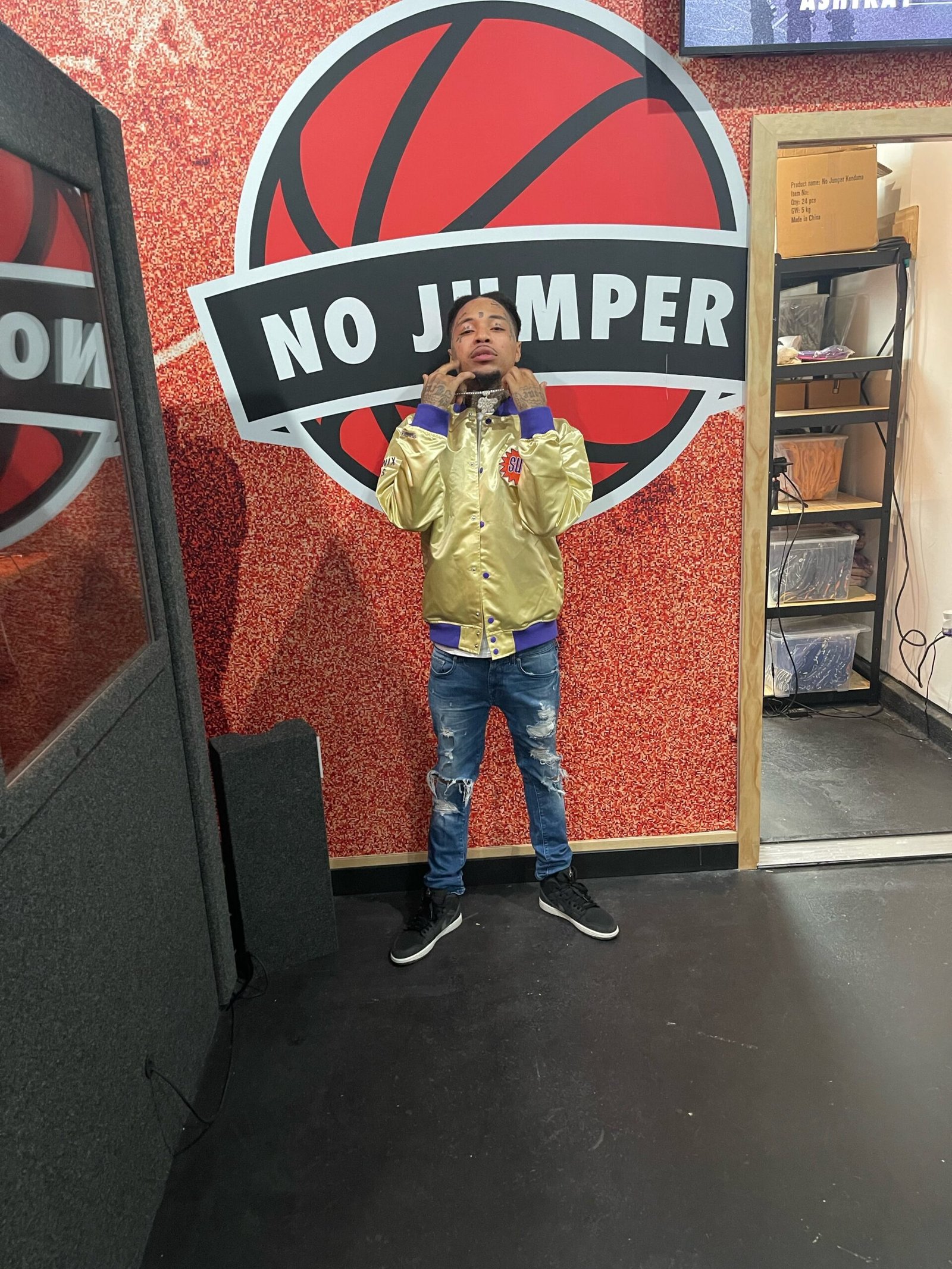 Star in no jumper